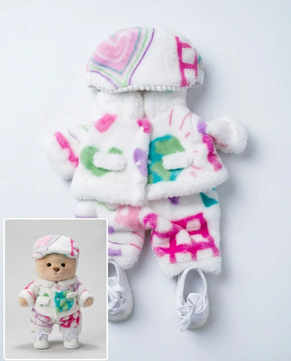 Ručne vyrábaný prémiový macko s vymeniteľnými oblečkami – FluffyCuddle