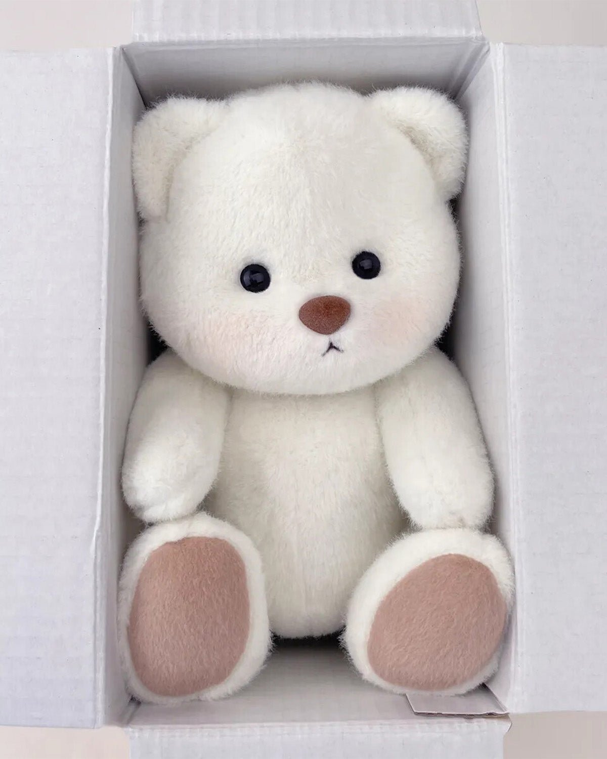 Ručne vyrábaný prémiový macko s vymeniteľnými oblečkami – FluffyCuddle