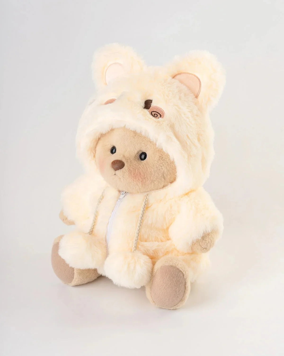 Ručne vyrábaný prémiový macko s vymeniteľnými oblečkami – FluffyCuddle