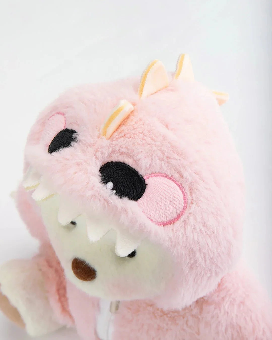 Ručne vyrábaný prémiový macko s vymeniteľnými oblečkami – FluffyCuddle