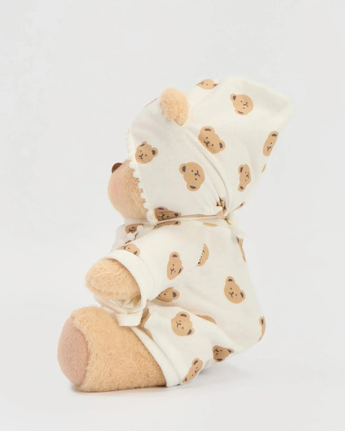 Ručne vyrábaný prémiový macko s vymeniteľnými oblečkami – FluffyCuddle