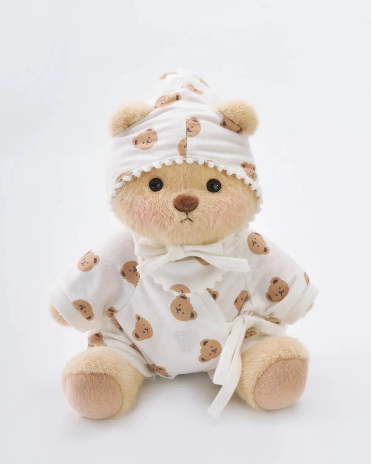 Ručne vyrábaný prémiový macko s vymeniteľnými oblečkami – FluffyCuddle