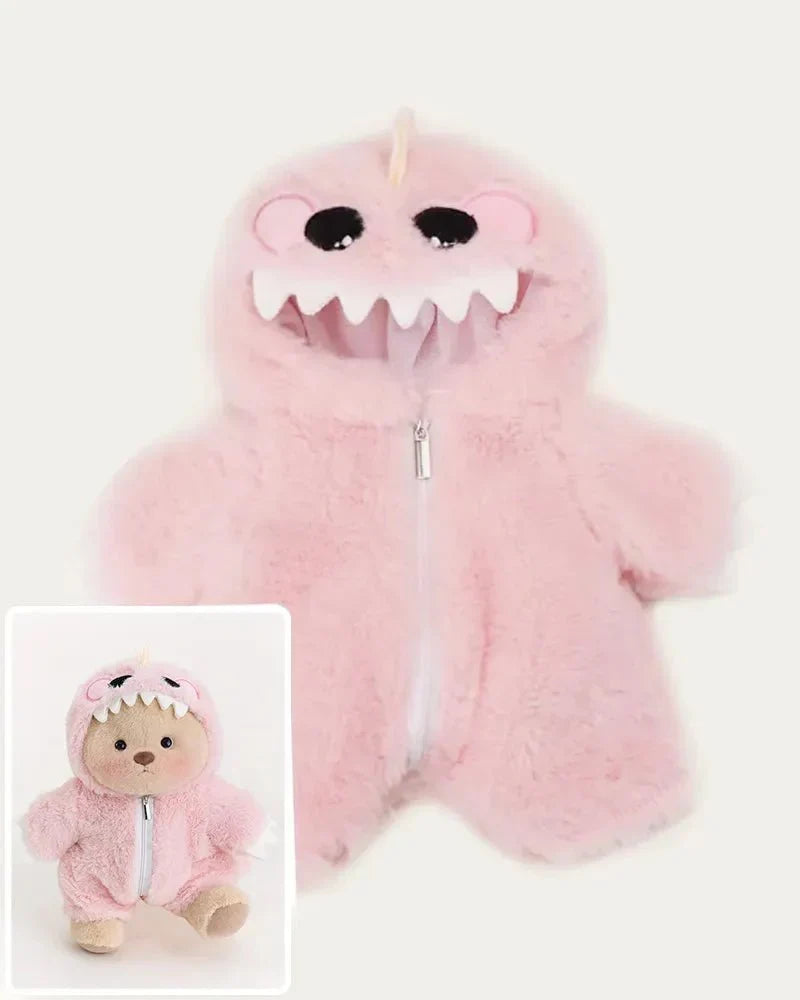 Ručne vyrábaný prémiový macko s vymeniteľnými oblečkami – FluffyCuddle