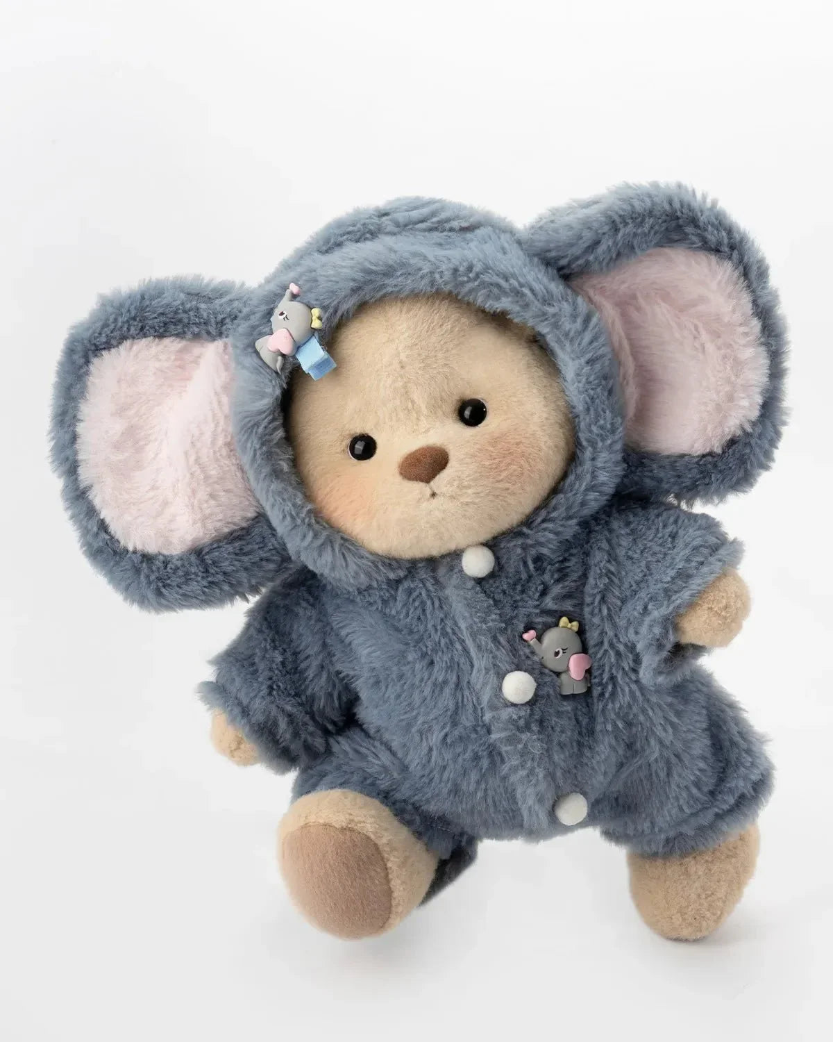 Ručne vyrábaný prémiový macko s vymeniteľnými oblečkami – FluffyCuddle